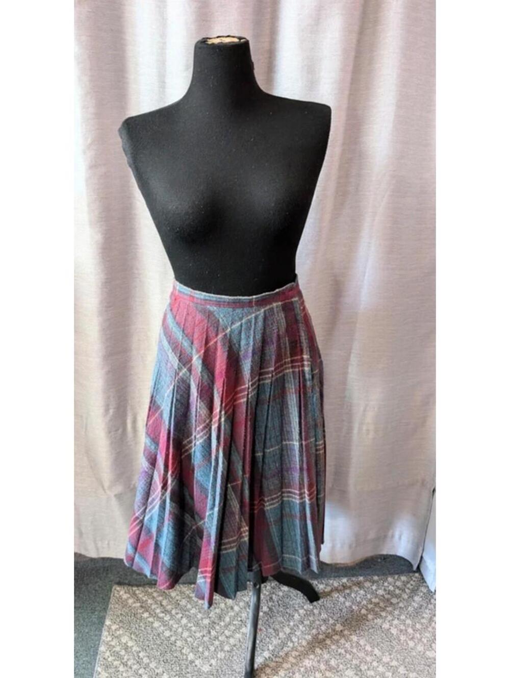 SOLD Vintage 70s Pleated Plaid Wool Skirt M